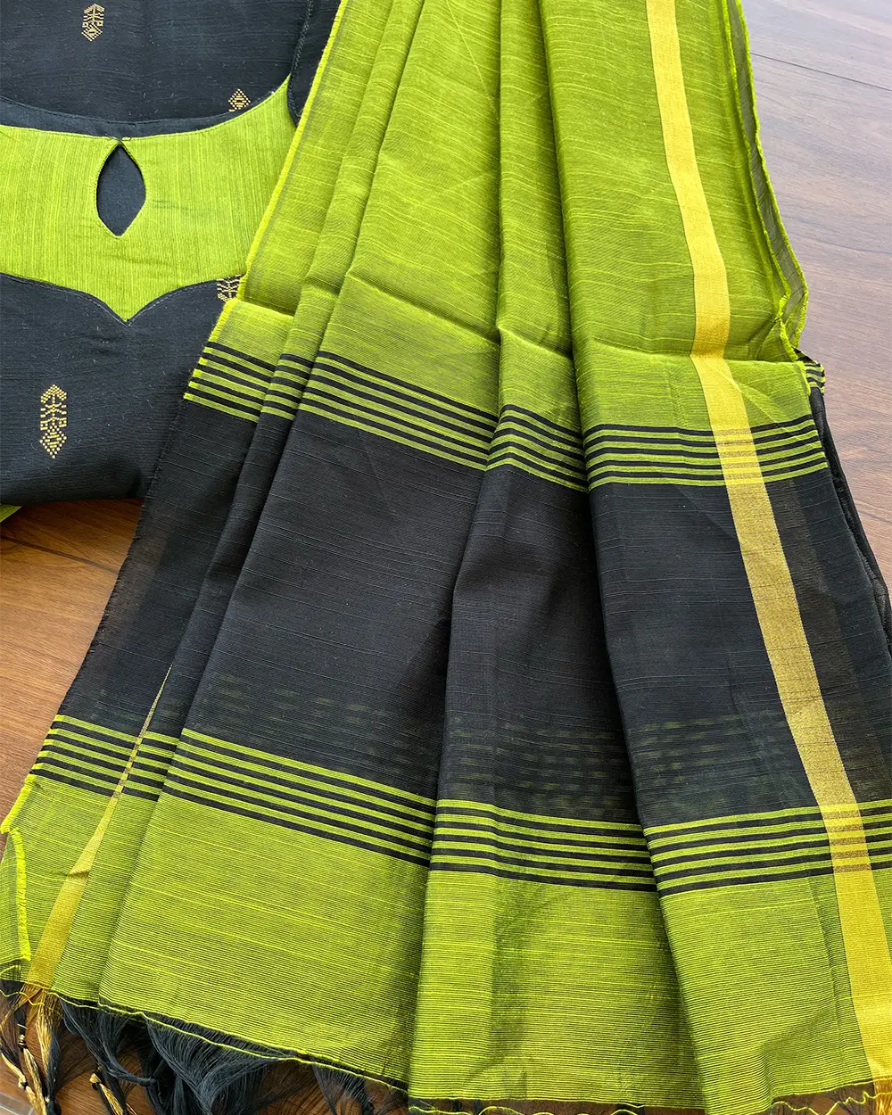 T160 Green Black Slub Silk Kurta Set - Image 3