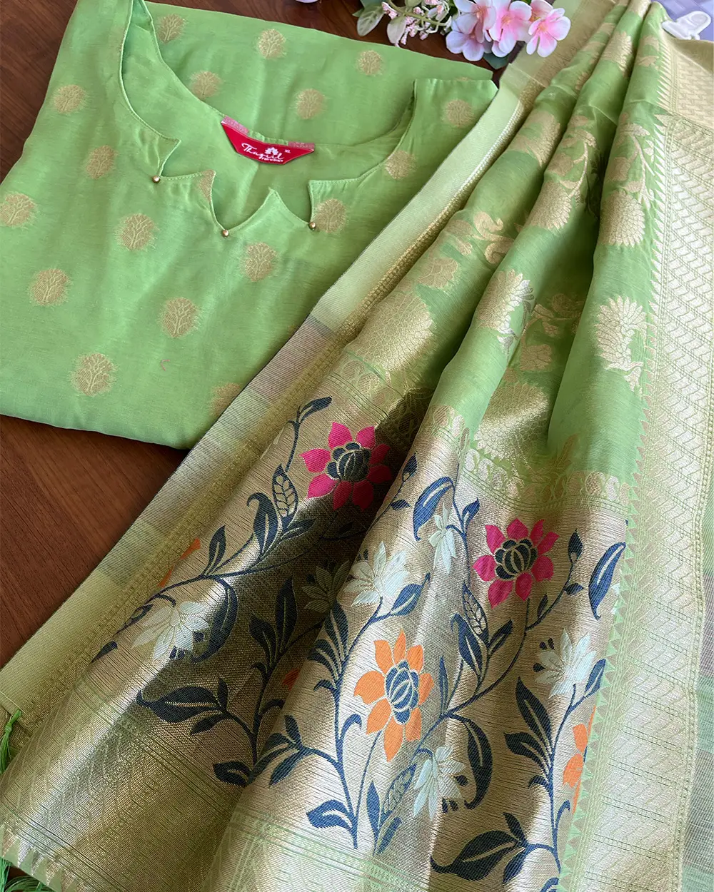 T120 Green Cotton Banaras Kurta Set (Top-Dupatta) - Image 4