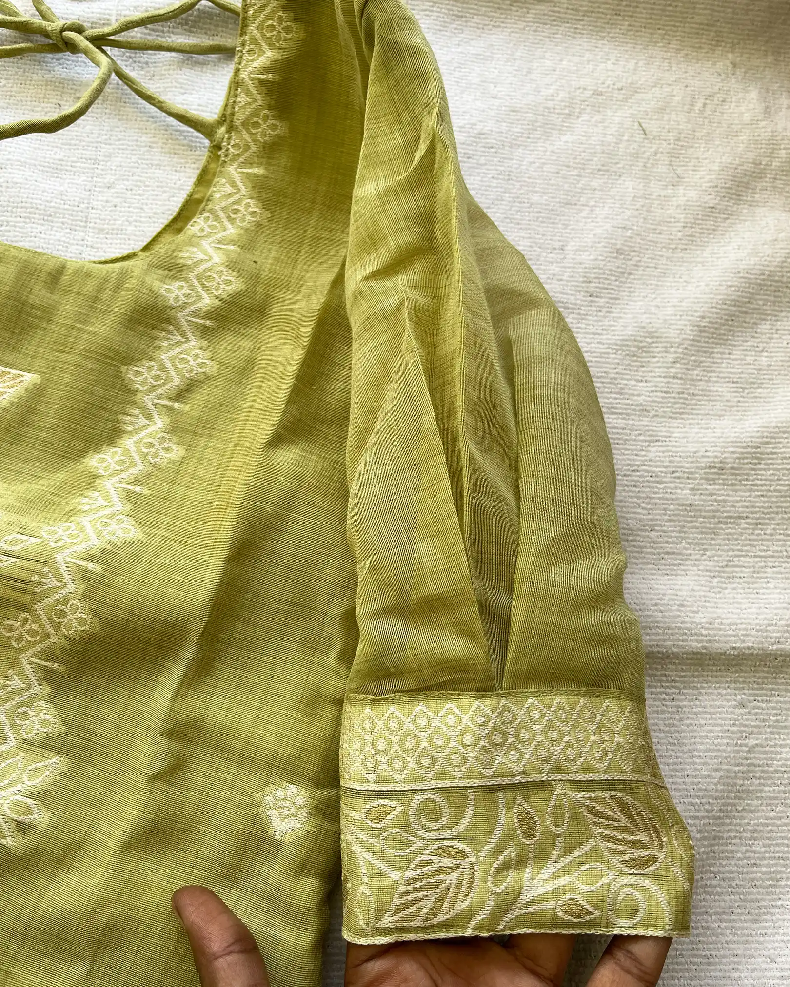 T049 LUXE Green jute silk kurta set (Top-Dupatta) - Image 4